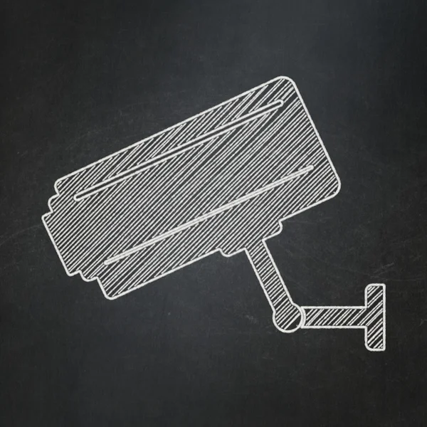 プライバシーの概念: 黒板背景上に cctv カメラ — ストック写真
