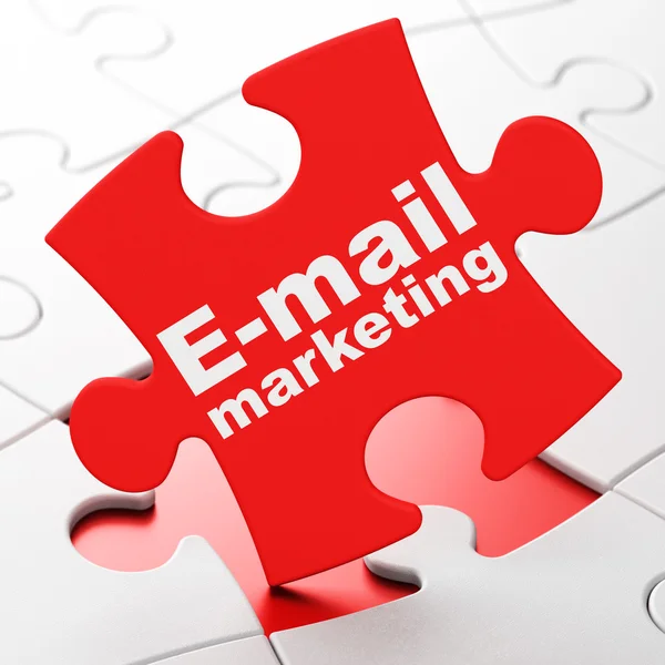 Concepto publicitario: E-mail Marketing en el fondo del rompecabezas —  Fotos de Stock