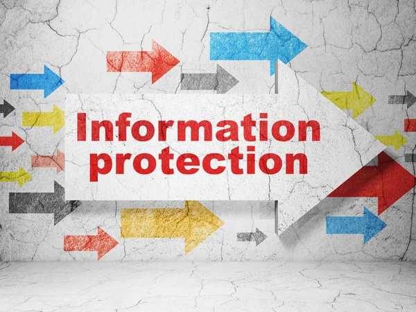 Datenschutz-Konzept: Pfeil mit Informationsschutz auf Grunge-Wand-Hintergrund — Stockfoto