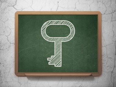 Gizlilik kavramı: Kara tahta arka plan üzerinde anahtar