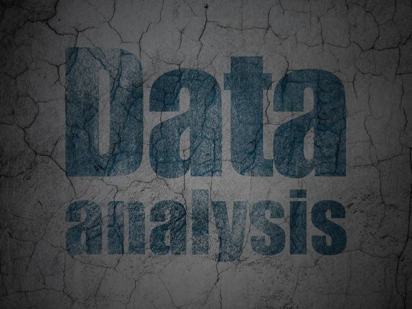 Data koncept: dataanalys på grunge vägg bakgrund — Stockfoto