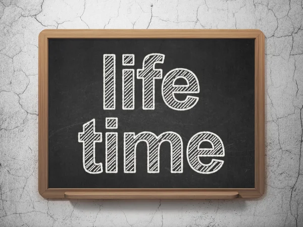 Concepto de tiempo: Tiempo de vida en el fondo de pizarra — Foto de Stock