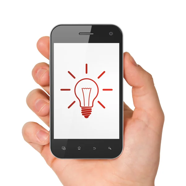 Finanzkonzept: Glühbirne am Smartphone — Stockfoto