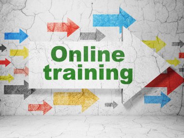 Eğitim kavramı: grunge duvar zemin üzerine ok whis online eğitim