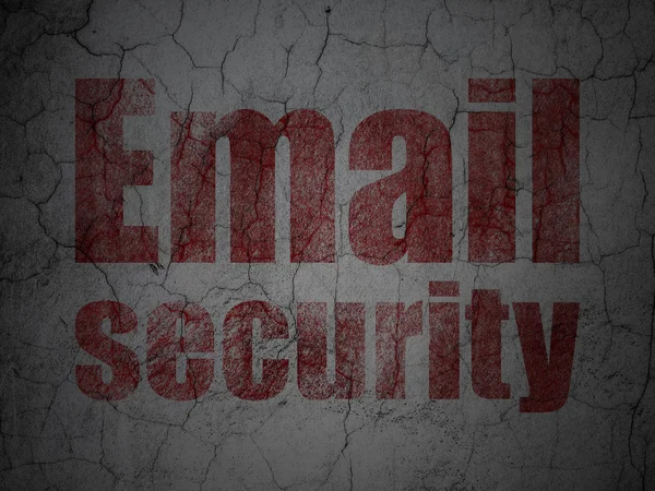 Концепция конфиденциальности: Безопасность электронной почты на фоне гранж-стены — стоковое фото