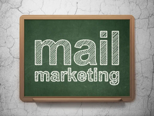 Reclame concept: mail marketing op schoolbord achtergrond — Stockfoto