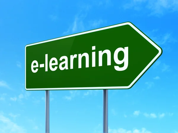 Conceito de educação: E-learning on road sign background — Fotografia de Stock
