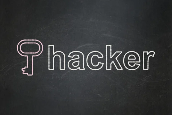 Concepto de protección: Llave y hacker sobre fondo de pizarra — Foto de Stock