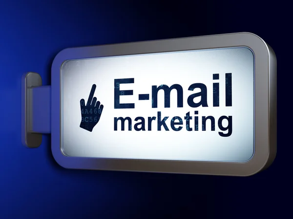 Concetto pubblicitario: E-mail marketing e mouse cursore su sfondo cartellone — Foto Stock