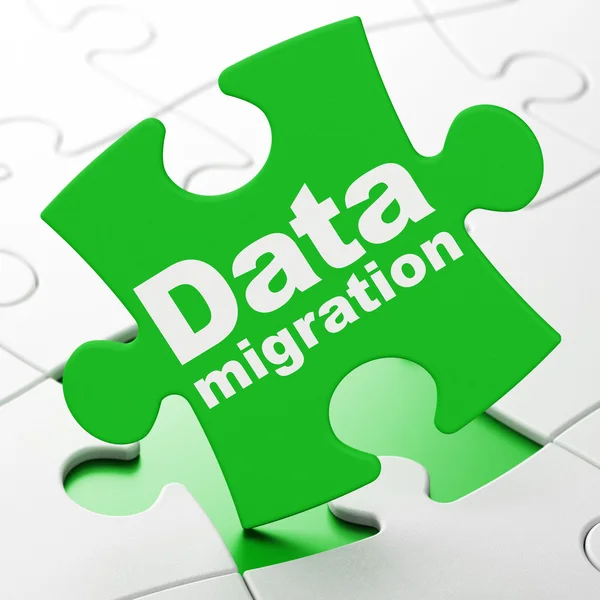 Concepto de información: Migración de datos en el fondo del rompecabezas — Foto de Stock