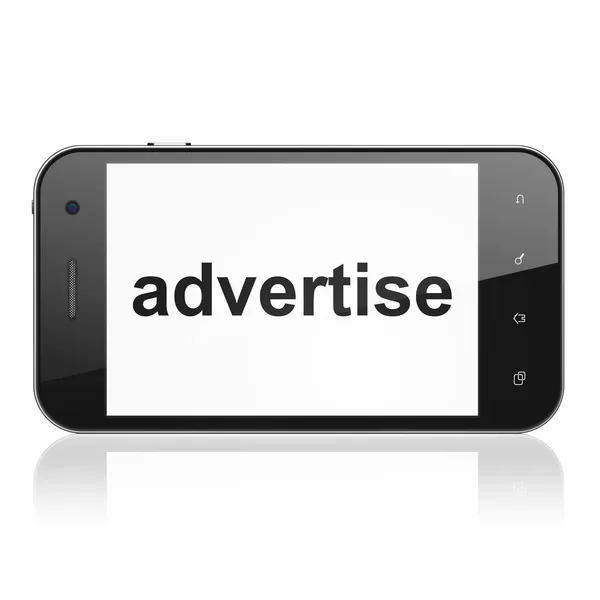 营销理念： 在智能手机上做广告 — 图库照片