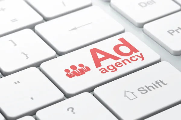 Concepto de marketing: Business People y Ad Agency en el fondo del teclado del ordenador — Foto de Stock
