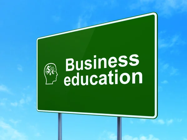 Concepto de educación: Educación Empresarial y Head With Finance Symbol en el fondo de la señal de tráfico — Foto de Stock