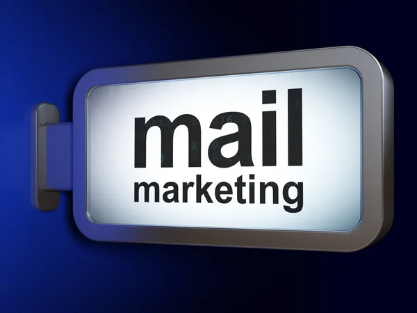 Koncepcja marketingu: mail marketing na tle tablicy — Zdjęcie stockowe