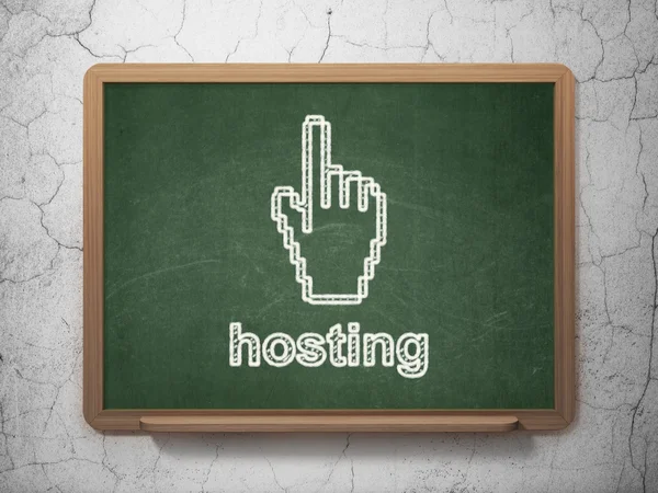 Web ontwikkelingsconcept: muis cursor en hosting op schoolbord achtergrond — Stockfoto