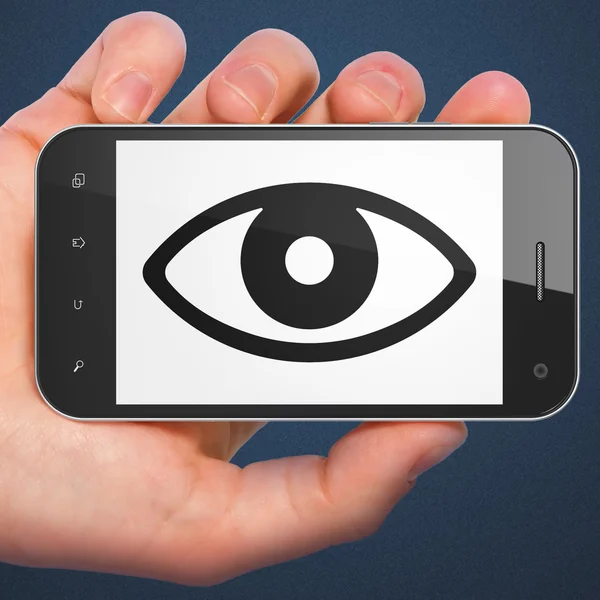 Säkerhetsbegreppet: öga på smartphone — Stockfoto