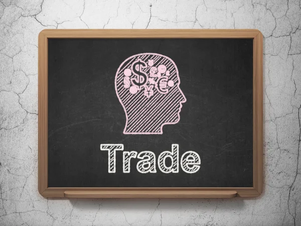 Business concept: Head With Finance Simbolo e commercio su sfondo lavagna — Foto Stock