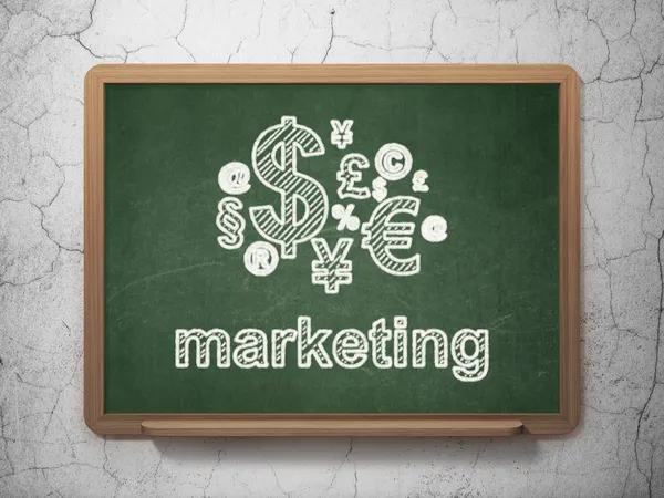 Marketingkonzept: Finanzsymbol und Marketing auf Tafelhintergrund — Stockfoto