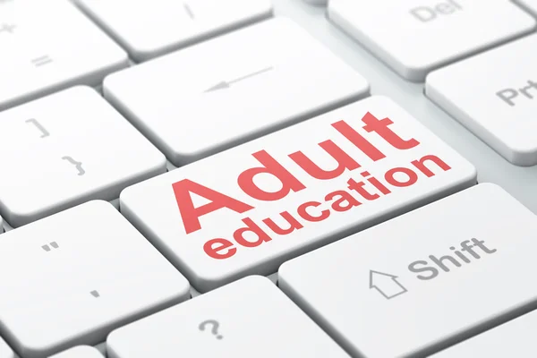 Concetto di istruzione: educazione degli adulti su sfondo tastiera del computer — Foto Stock