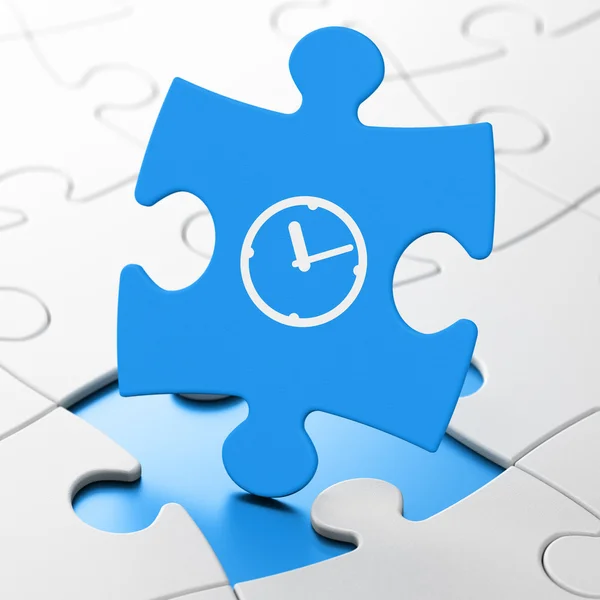 Концепция времени: Часы на фоне головоломки — стоковое фото