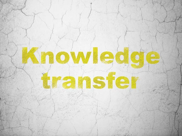 Education concept: Knowledge Transfer on wall background — Stock Photo, Image