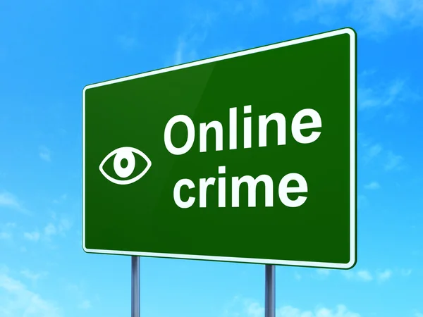 Concetto di sicurezza: crimine online e occhio sullo sfondo del cartello stradale — Foto Stock