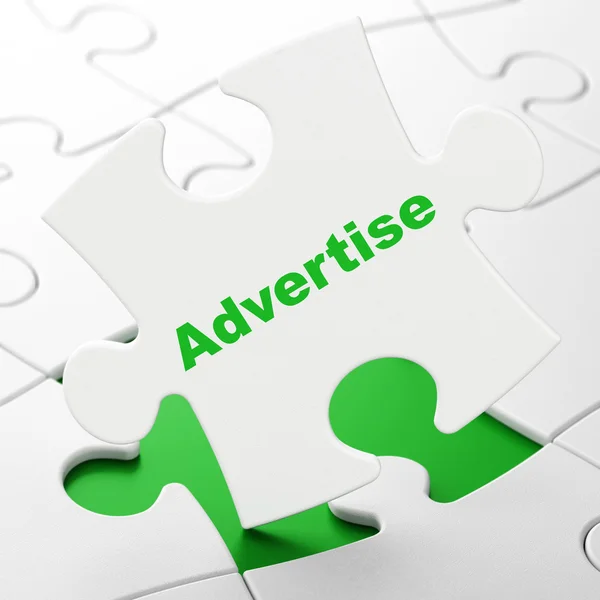 Concetto di marketing: pubblicizzare su sfondo puzzle — Foto Stock