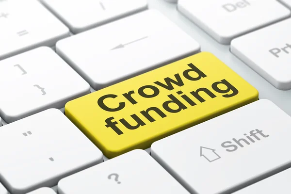 Концепция финансирования: финансирование толпы на фоне компьютерной клавиатуры — стоковое фото