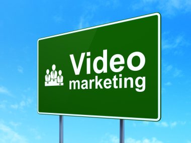 İş kavramı: Video pazarlama ve iş takım yolda arka plan oturum