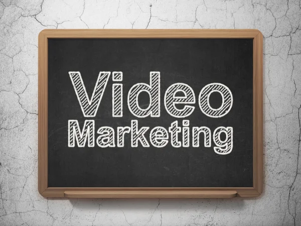 Concepto financiero: Video Marketing en el fondo de pizarra — Foto de Stock