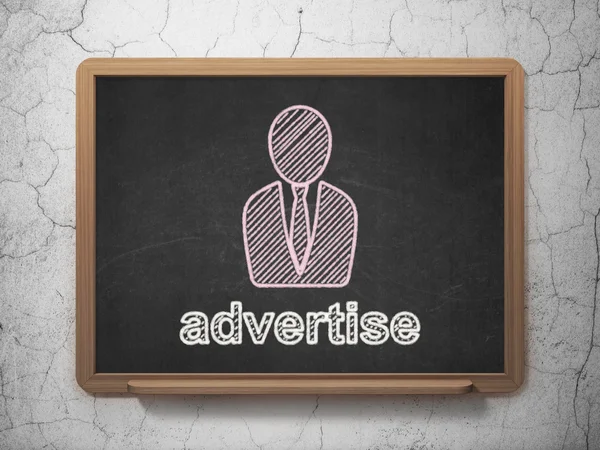 Koncepcja marketingu: biznes człowiek i reklama na tablica tło — Zdjęcie stockowe