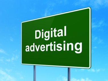 pazarlama kavramı: yol işareti arka plan dijital reklam