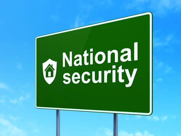 Koncepcja bezpieczeństwa: bezpieczeństwa narodowego i Tarcza na drodze tło znak — Zdjęcie stockowe