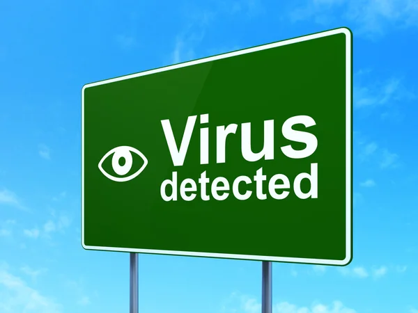 Bezpečnostní koncepce: zjištěn virus a oko na silnici podepsat pozadí — Stock fotografie