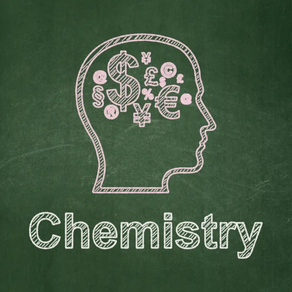 Concepto de educación: Cabeza con símbolo financiero y química en el fondo de pizarra —  Fotos de Stock