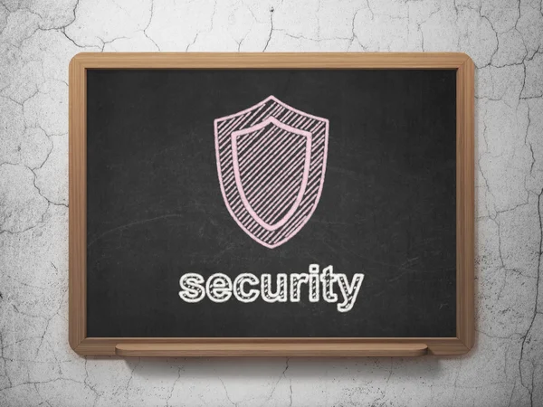 保護の概念: シールドと黒板背景上のセキュリティ — ストック写真
