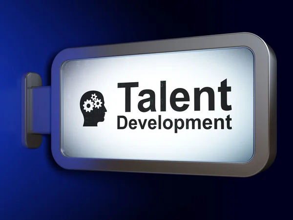 Concetto educativo: Talent Development e Head With Gears su sfondo cartellone pubblicitario — Foto Stock