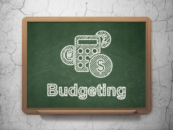 Business concept: Calcolatrice e Budgeting su sfondo lavagna — Foto Stock