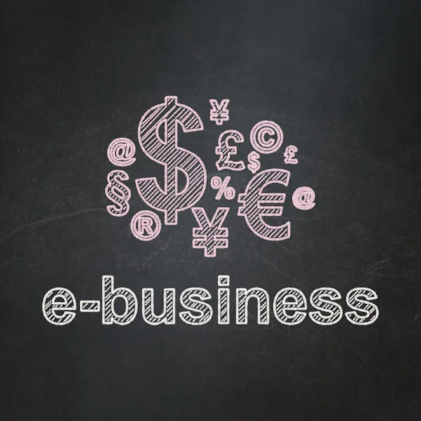 Концепция бизнеса: финансовые символы и электронный бизнес на фоне досок — стоковое фото