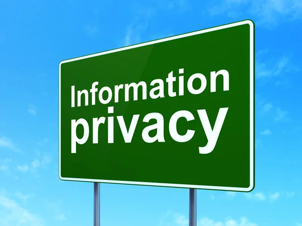 Concetto di sicurezza: informazioni Privacy su sfondo cartello stradale — Foto Stock