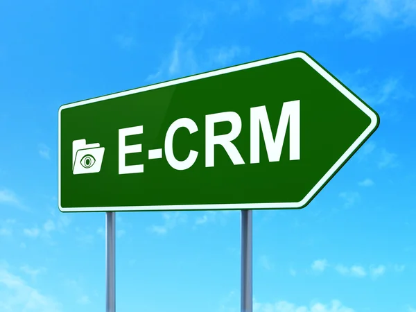 Concetto aziendale: E-CRM e cartella con occhio sullo sfondo del cartello stradale — Foto Stock