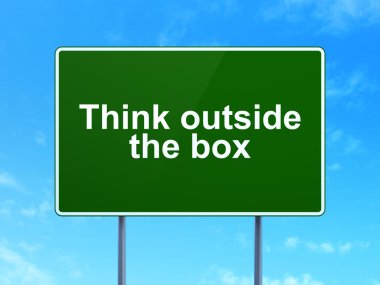 Eğitim kavramı: yol işareti arka plan üzerinde kutunun dışında düşünmek