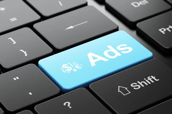 Concepto publicitario: Símbolo financiero y anuncios en el fondo del teclado del ordenador — Foto de Stock
