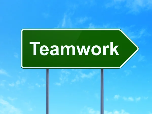 Finanzkonzept: Teamarbeit an Hinweisschildern — Stockfoto