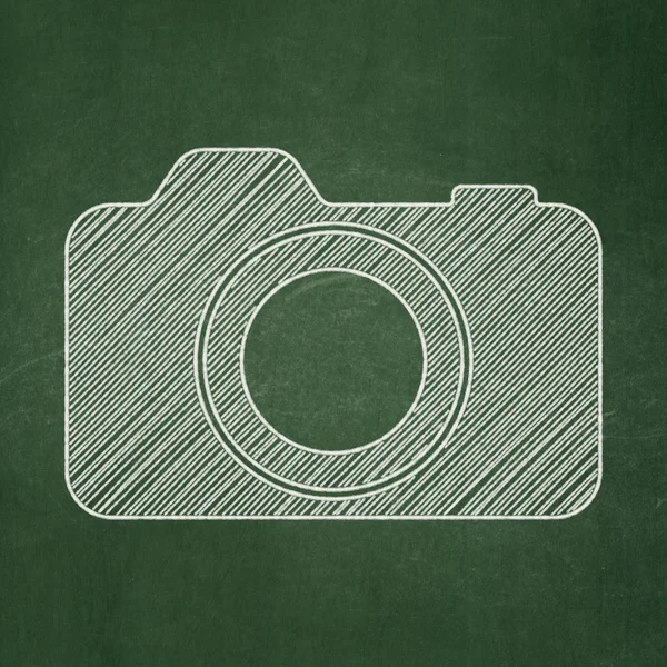 Concetto di viaggio: Fotocamera fotografica su sfondo lavagna — Foto Stock