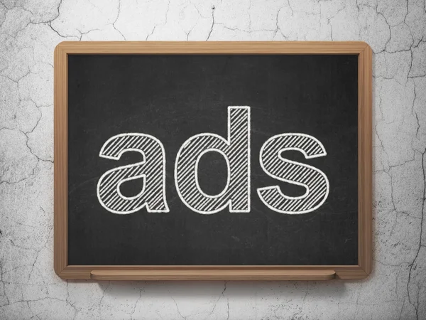 Reklamkoncept: annonser på svarta tavlan bakgrund — Stockfoto