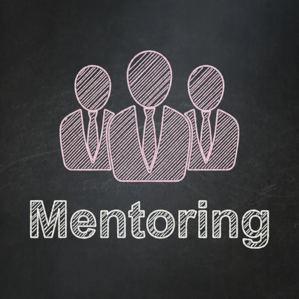 Utbildning koncept: affärsmän och mentorskap på svarta tavlan bakgrund — Stockfoto