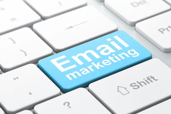 Concepto de negocio: Email Marketing en el fondo del teclado del ordenador — Foto de Stock