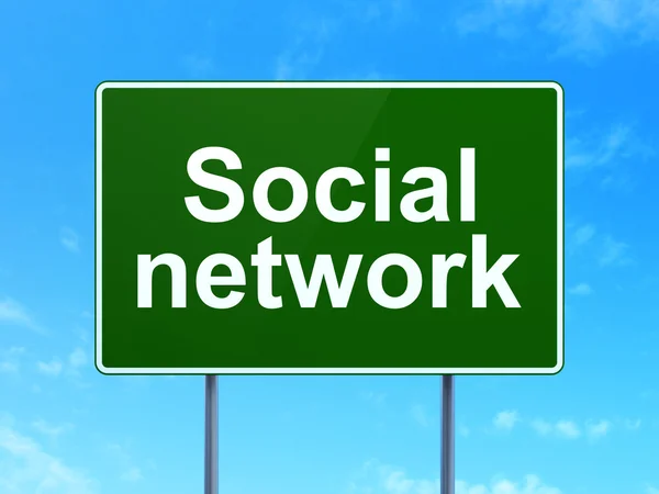 Koncepcja społecznej media: sieć społeczną na tło znak drogowy — Zdjęcie stockowe