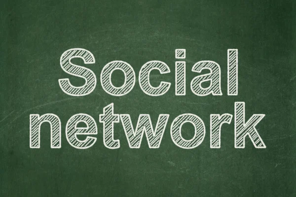 Κοινωνικό δίκτυο έννοια: κοινωνικό δίκτυο σε μαυροπίνακα φόντο — Φωτογραφία Αρχείου
